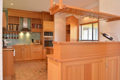 JE Guesthouse, Central To All The Hunter Valley Has To Offer - New Castle Holiday 11