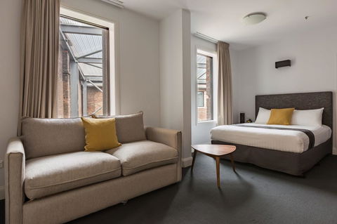 The Lucky Hotel - New Castle Holiday 18