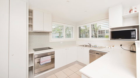 Pacific Blue, Salamander Bay - New Castle Holiday 37