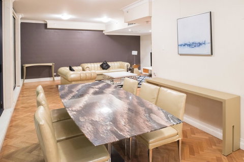 Seasons Harbour Plaza - New Castle Holiday 9