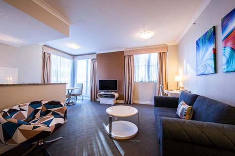 Seasons Harbour Plaza - New Castle Holiday 29