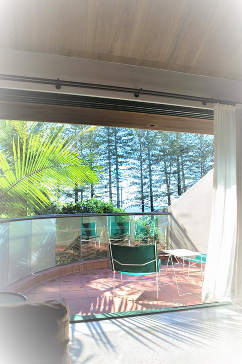 Beach Hotel Resort - New Castle Holiday 8