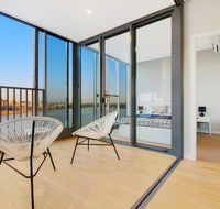 Brand New 3 Bedrooms Apt with Waterfront View - New Castle Holiday