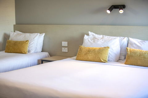 Nightcap At Colyton Hotel - New Castle Holiday 42