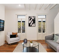 Walk to the city from this renovated heritage gem - New Castle Holiday