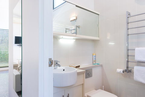 By The Beach B&B Self Contained Apartments - New Castle Holiday 12