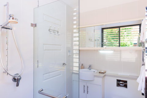 By The Beach B&B Self Contained Apartments - New Castle Holiday 10