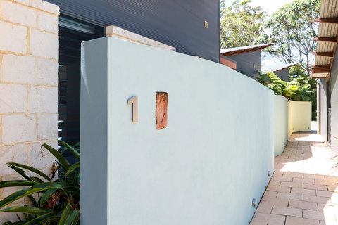 By The Beach B&B Self Contained Apartments - New Castle Holiday 5