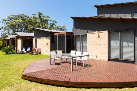 By The Beach B&B Self Contained Apartments - New Castle Holiday 2