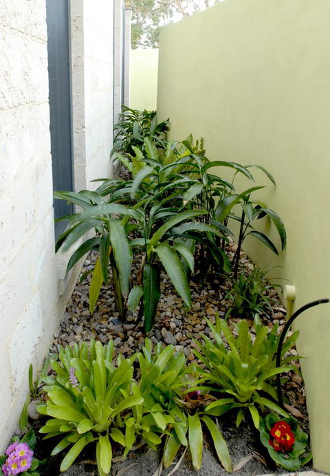 By The Beach B&B Self Contained Apartments - New Castle Holiday 24