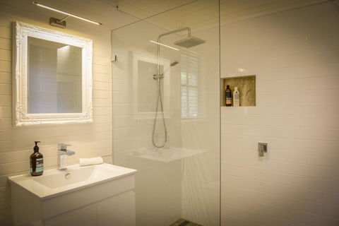 Arcadia - The Barn Cottage & Rosehill Cottage - New Castle Holiday 11