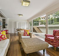 Summery spacious 4 bed home in Kurraba Point - New Castle Holiday