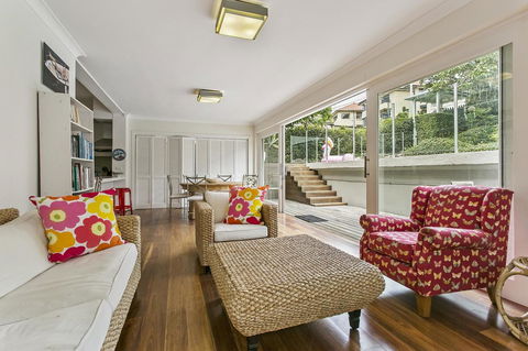 Summery, Spacious 4 Bed Home In Kurraba Point - New Castle Holiday 0