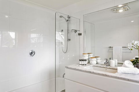 Summery, Spacious 4 Bed Home In Kurraba Point - New Castle Holiday 8