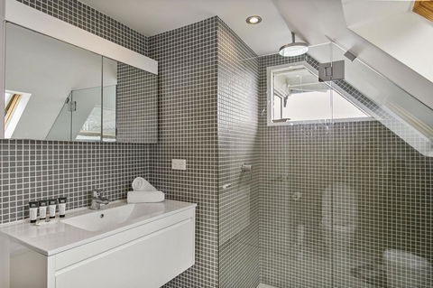 Summery, Spacious 4 Bed Home In Kurraba Point - New Castle Holiday 9