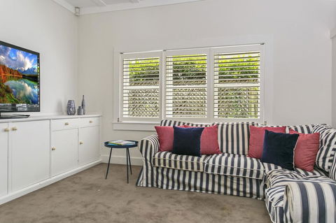 Summery, Spacious 4 Bed Home In Kurraba Point - New Castle Holiday 12