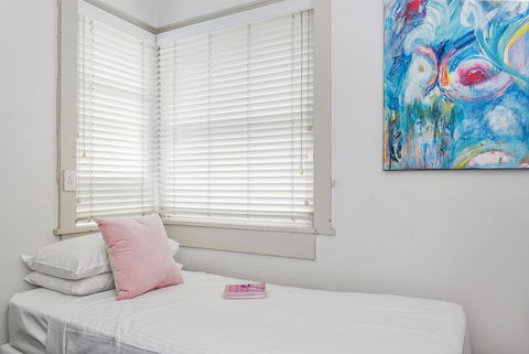 Summery, Spacious 4 Bed Home In Kurraba Point - New Castle Holiday 6