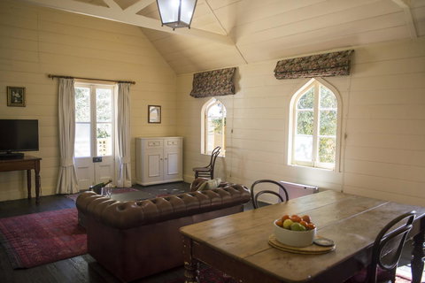 Hillview Heritage Hotel - New Castle Holiday 24