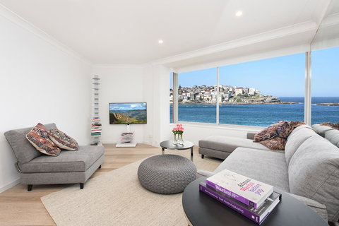 Right On Bondi - New Castle Holiday 0
