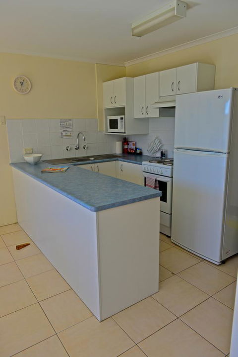 Beach House Holiday Apartments - New Castle Holiday 12