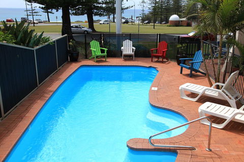 Beach House Holiday Apartments - New Castle Holiday 18