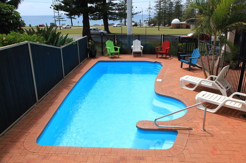 Beach House Holiday Apartments - New Castle Holiday 4