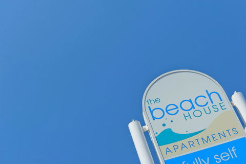 Beach House Holiday Apartments - New Castle Holiday 3