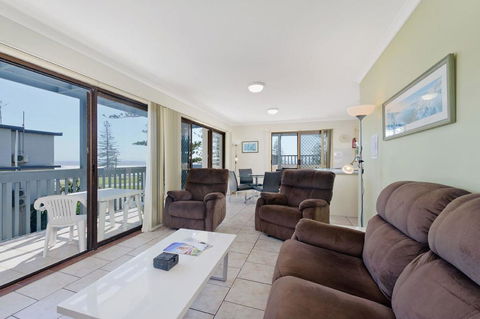 Beach House Holiday Apartments - New Castle Holiday 22