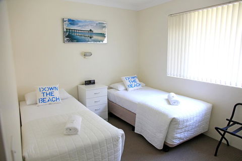Beach House Holiday Apartments - New Castle Holiday 24