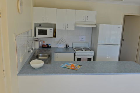 Beach House Holiday Apartments - New Castle Holiday 6
