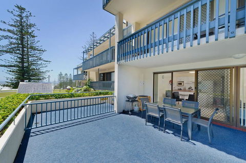 Beach House Holiday Apartments - New Castle Holiday 23