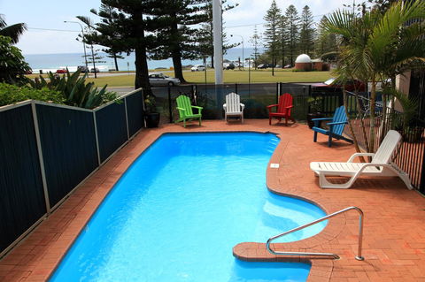 Beach House Holiday Apartments - New Castle Holiday 2