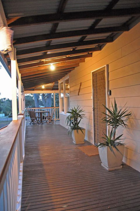 Bush & Bay Cottage - New Castle Holiday 19