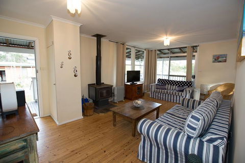 Bush & Bay Cottage - New Castle Holiday 7