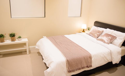 T&M HOUSE - New Castle Holiday 12