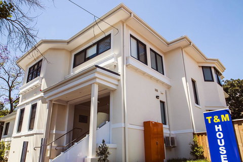 T&M HOUSE - New Castle Holiday 40