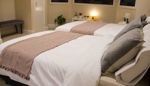 T&M HOUSE - New Castle Holiday 34