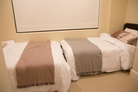 T&M HOUSE - New Castle Holiday 30