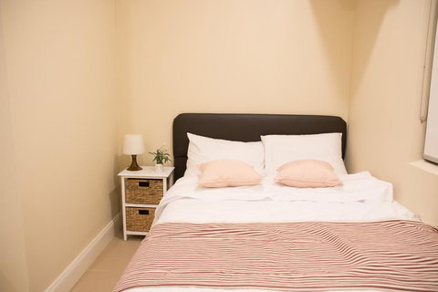 T&M HOUSE - New Castle Holiday 24