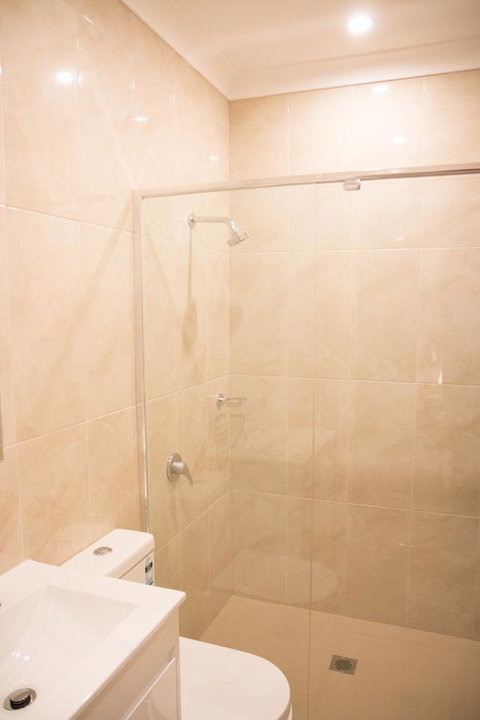 T&M HOUSE - New Castle Holiday 1