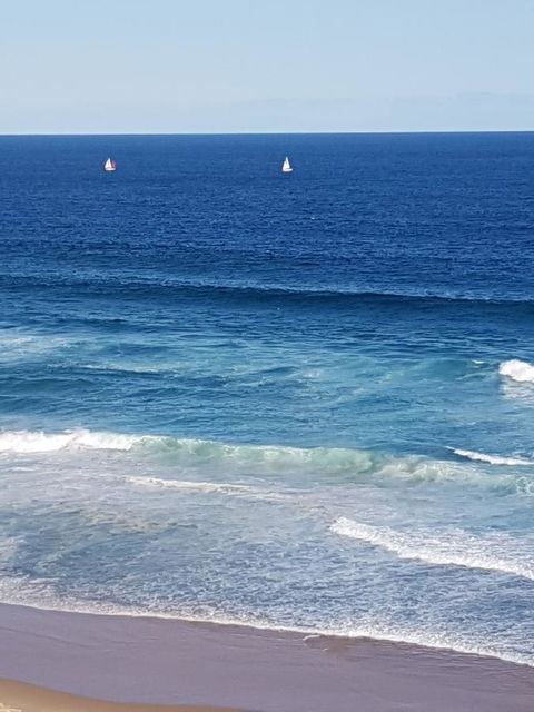 Arena Luxury Beachfront Apartment - New Castle Holiday 21