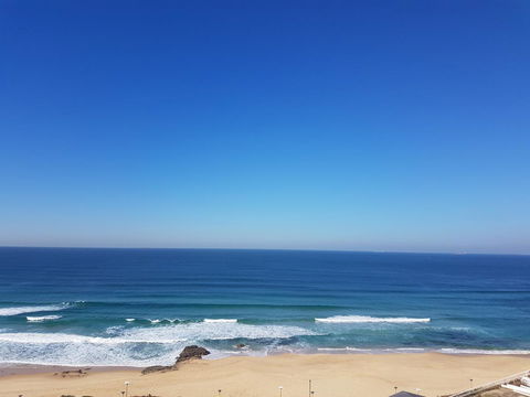 Arena Luxury Beachfront Apartment - New Castle Holiday 5