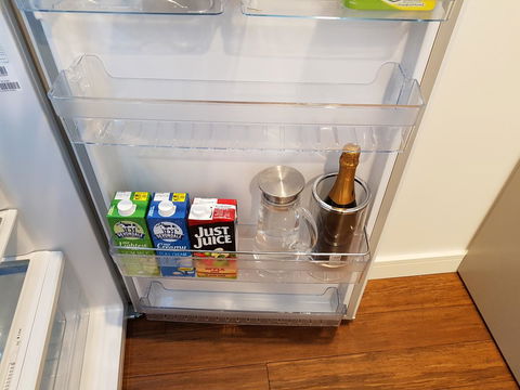 Arena Luxury Beachfront Apartment - New Castle Holiday 18