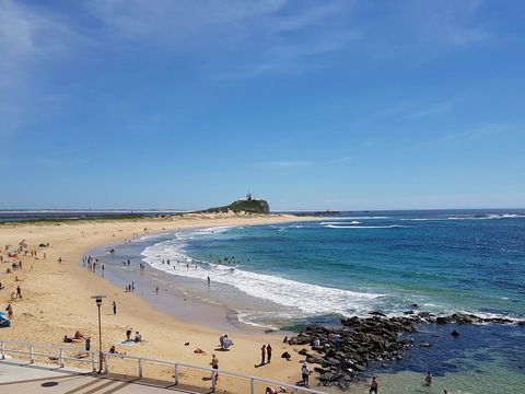 Arena Luxury Beachfront Apartment - New Castle Holiday 2