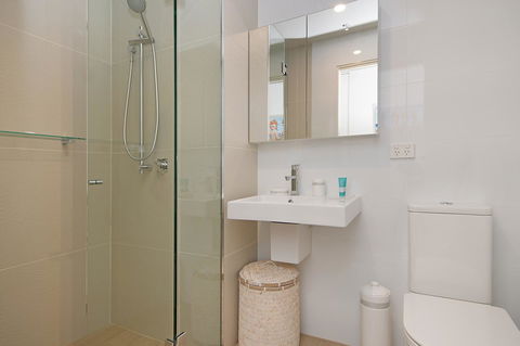 Arena Luxury Beachfront Apartment - New Castle Holiday 42