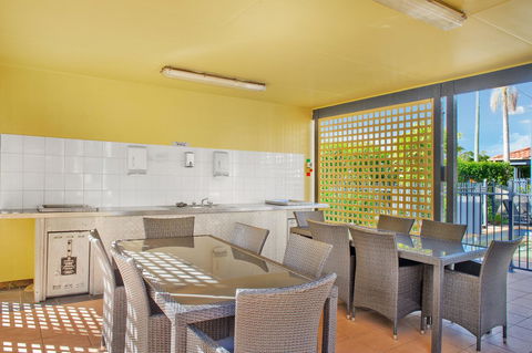 South Pacific Apartments - New Castle Holiday 6