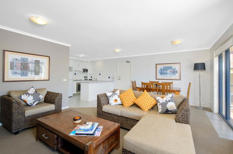 South Pacific Apartments - New Castle Holiday 8