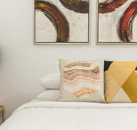 Elegant family home close to harbour and views - New Castle Holiday