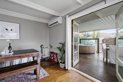 The Spa Cottage With HotTub, Netflix & Stan - New Castle Holiday 6