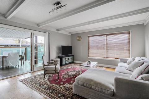 The Spa Cottage With HotTub, Netflix & Stan - New Castle Holiday 25